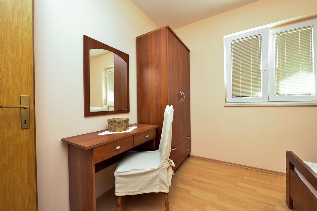 Apartments Mate Турань Екстер'єр фото
