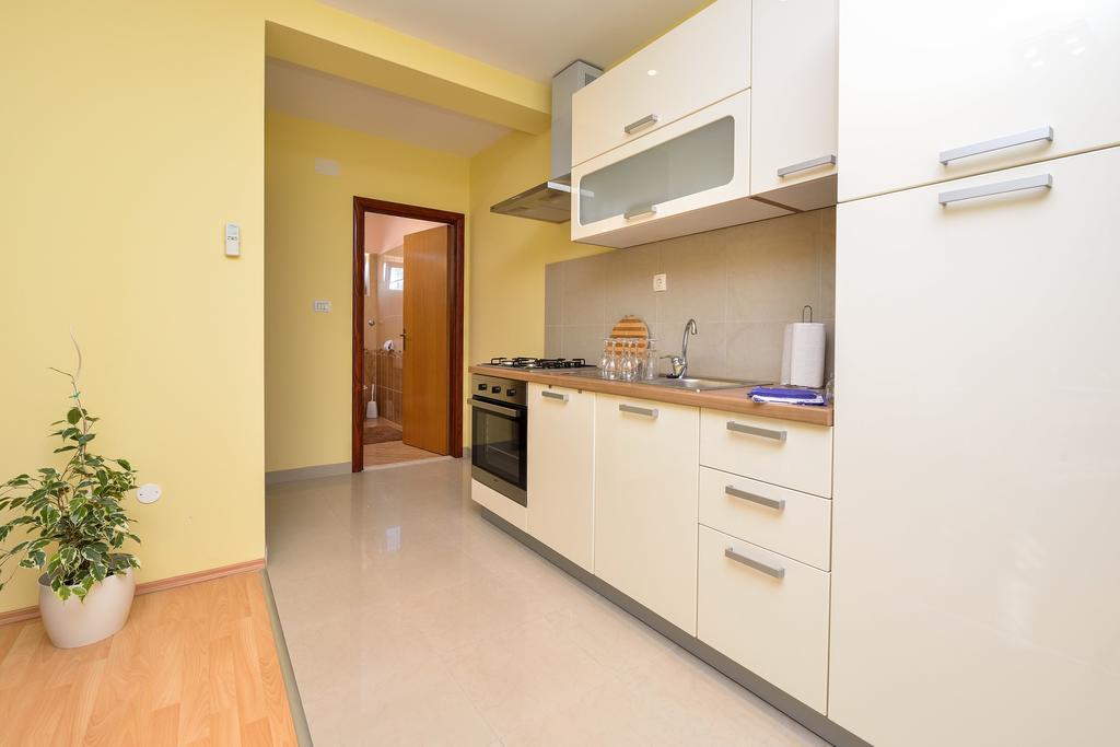 Apartments Mate Турань Екстер'єр фото
