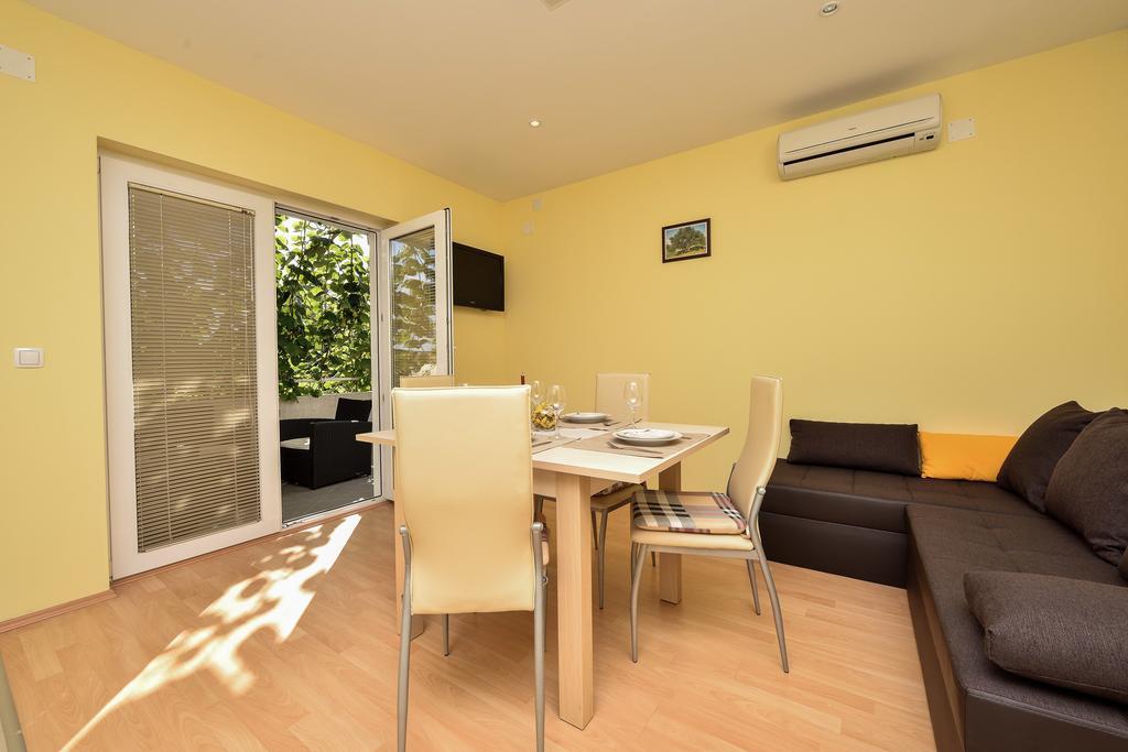 Apartments Mate Турань Екстер'єр фото