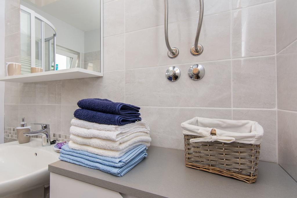 Apartments Mate Турань Екстер'єр фото