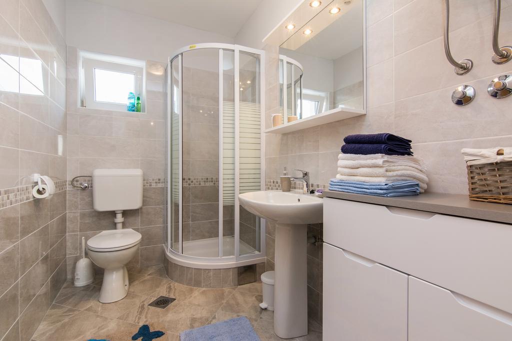 Apartments Mate Турань Екстер'єр фото
