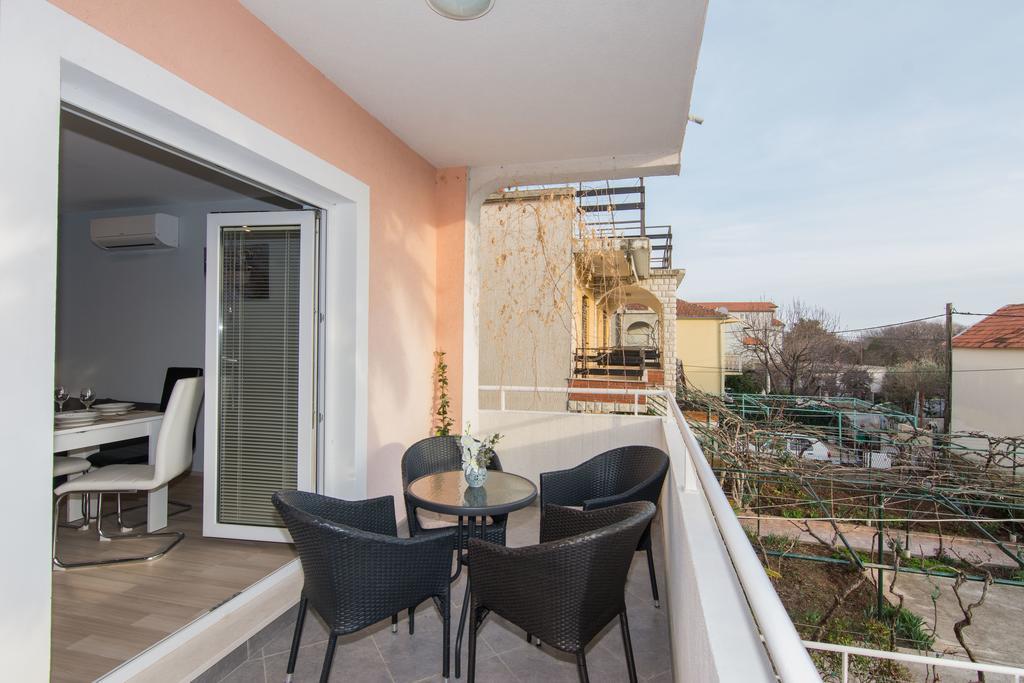 Apartments Mate Турань Екстер'єр фото