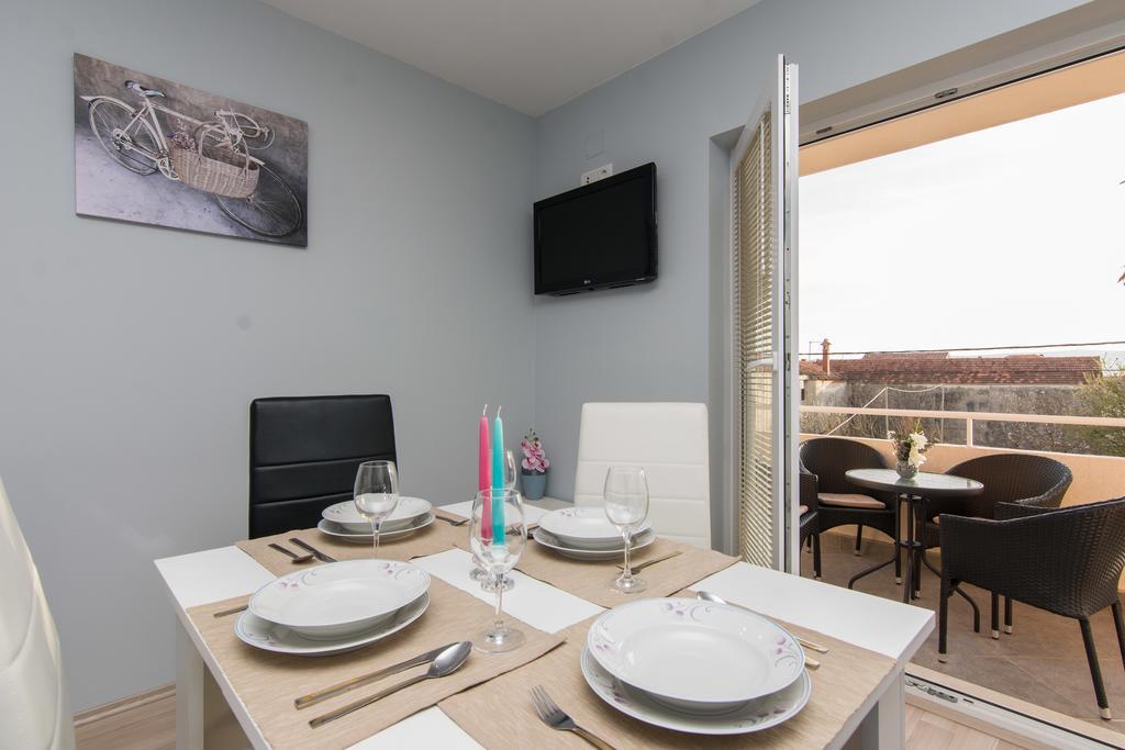 Apartments Mate Турань Екстер'єр фото