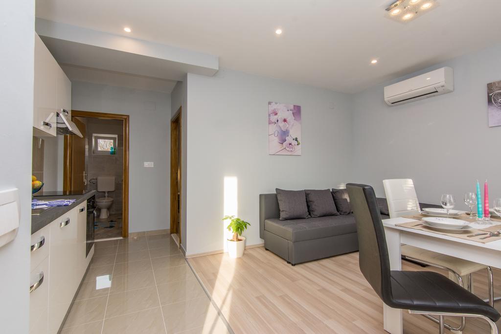 Apartments Mate Турань Екстер'єр фото